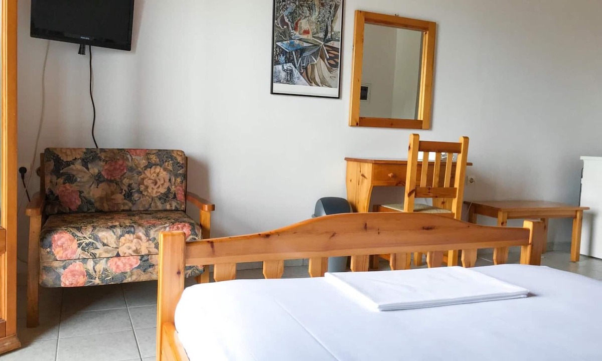 Lake Plastiras Apartment | Studio Apartment 'Hotel Antigoni Double Room 2' with Lake View, Wi-Fi and Air Conditioning