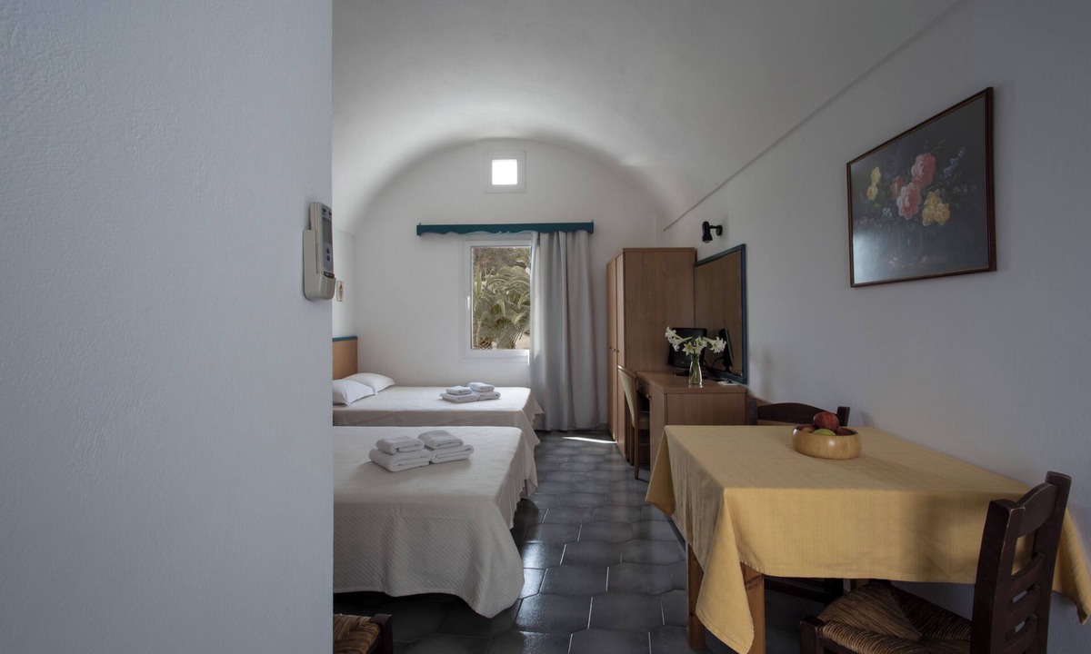 Perissa Apartment | Studio in Perissa beach for 4 people