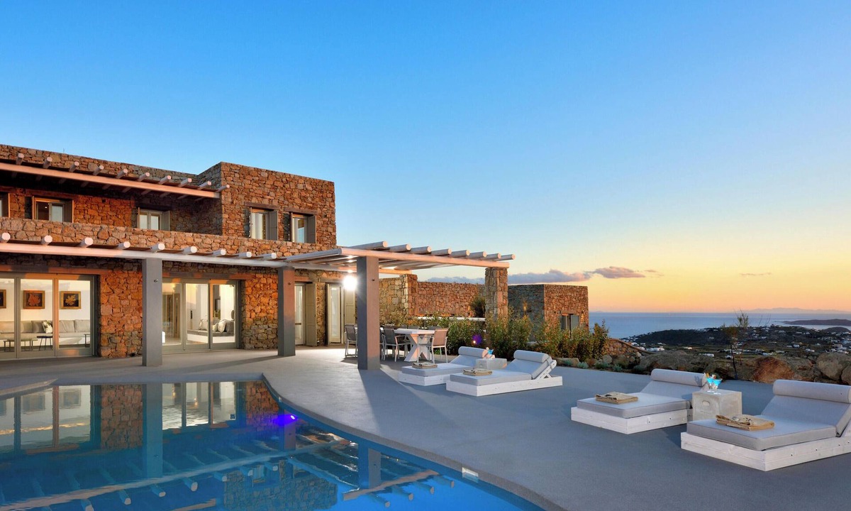 Paraga House | Stunning views of the Aegean Sea and almost all the Cyclades islands