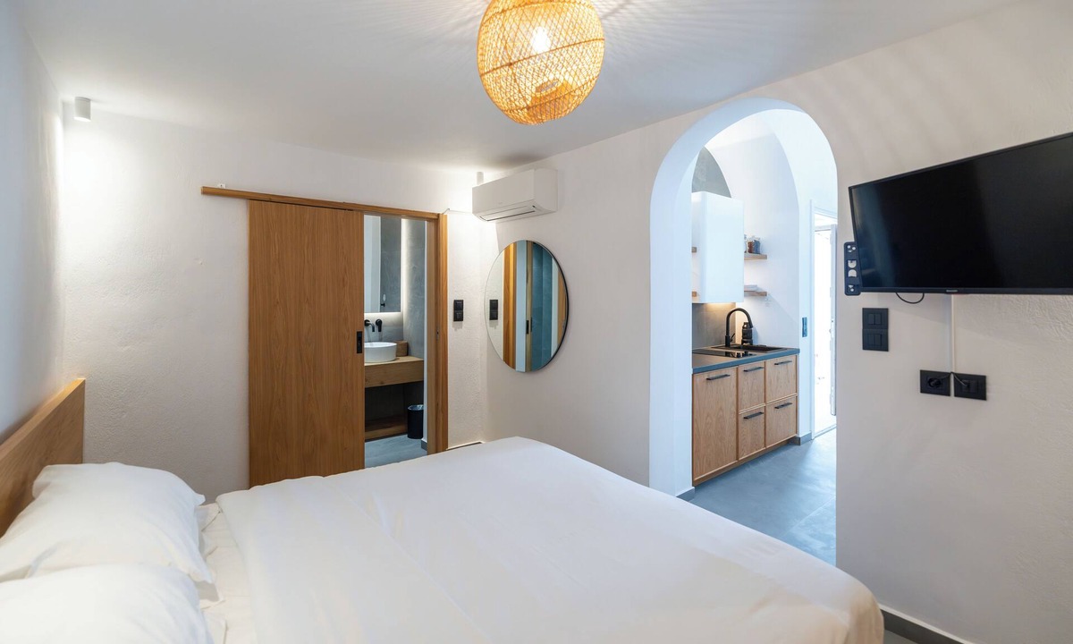 Mykonos Apartment | Stylish renovated house with all modern amenities, centrally located