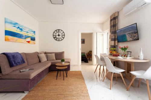 Loutraki-Agioi Theodoroi Apartment | Stylish Seaside Apartment-Just 50m from the Beach