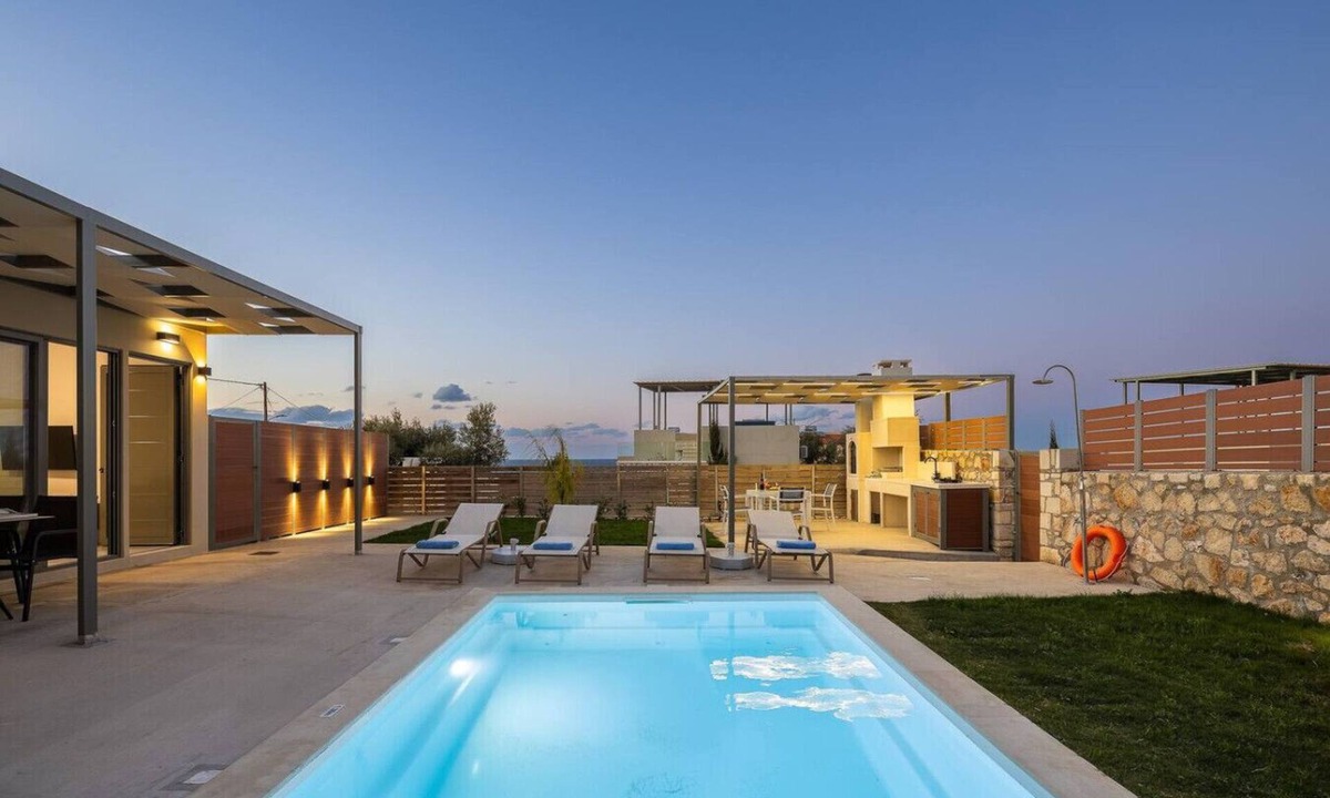 Adelianos Kampos Villa | Stylish Villa w/Heated Pool & BBQ, near Rethymno