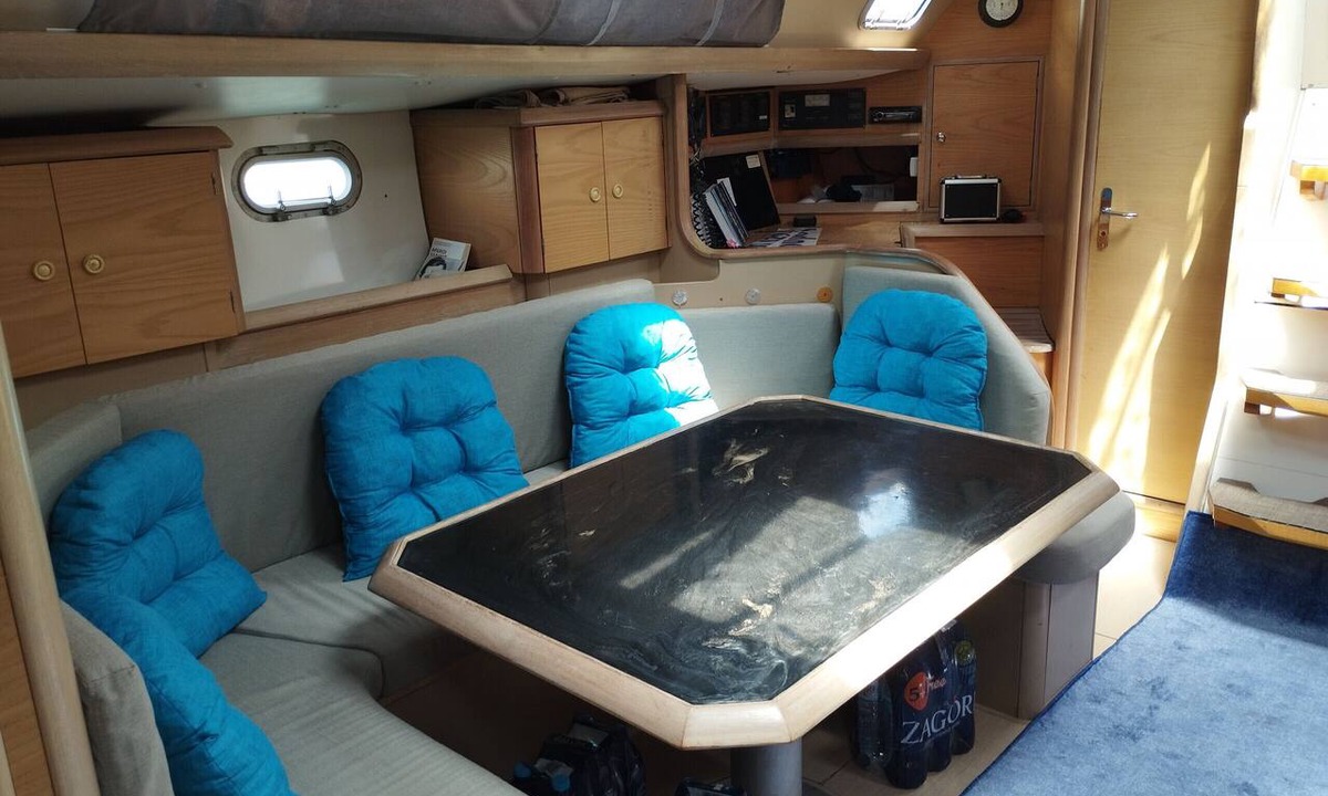 Diasella Boat Rental | Sun-Kissed Sailing Adventure in Kalamata, Peloponeso