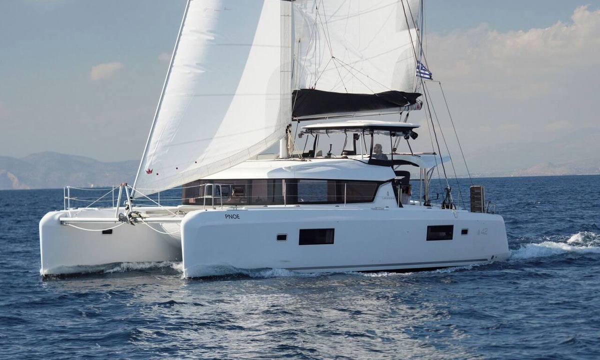 Diasella Boat Rental | Sun-Kissed Sailing Adventure in Kalamata, Peloponeso