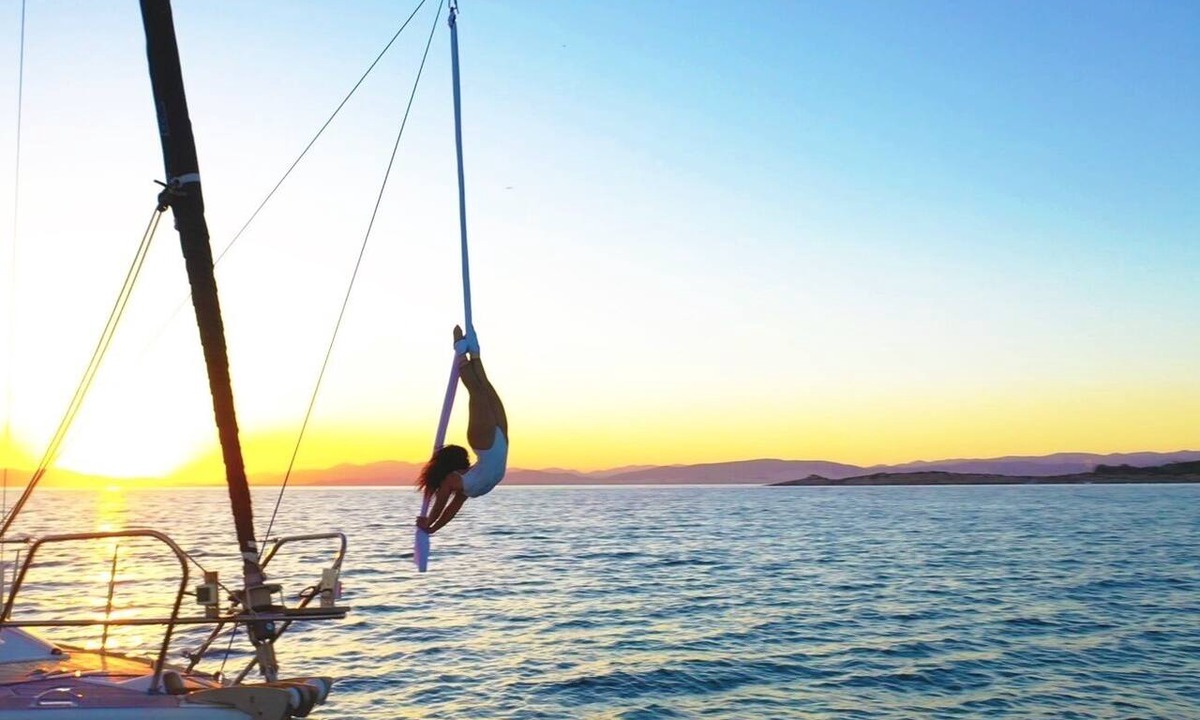 Piraeus Boat Rental | Sun-Kissed Sailing Adventure in Islas Sarónicas