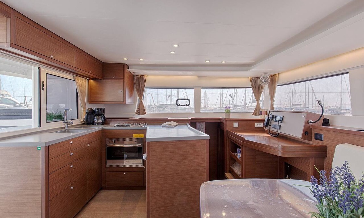 Alimos Boat Rental | Sun-Kissed Sailing Adventure in Islas Sarónicas