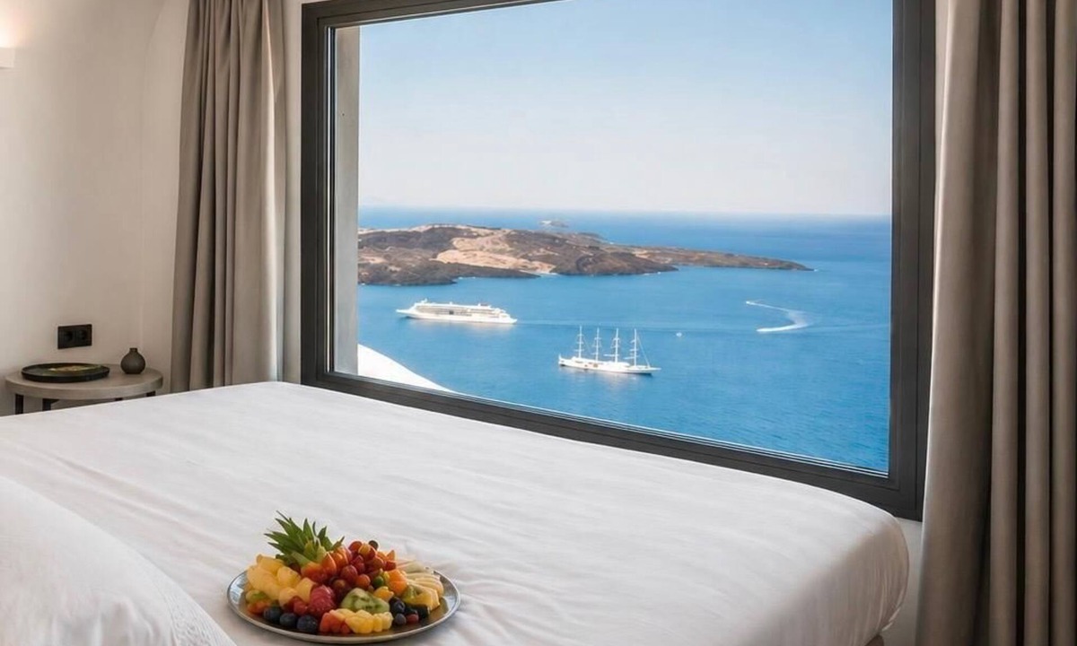 Firostefani Hotel | Sun Rocks Boutique Hotel | Caldera View Suites & Sunset Dining Experience