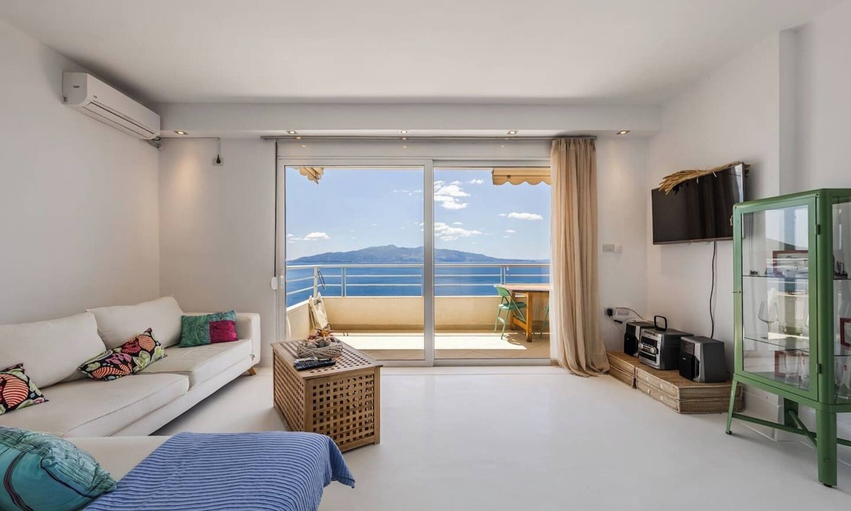 Sarande Apartment | Sunkissed Apartment | 1BR Amazing Views by the Sea by PikHost