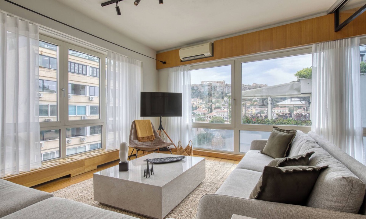 Monastiraki Apartment | Sunny Luxury Loft, Stunning Acropolis View, Jacuzzi