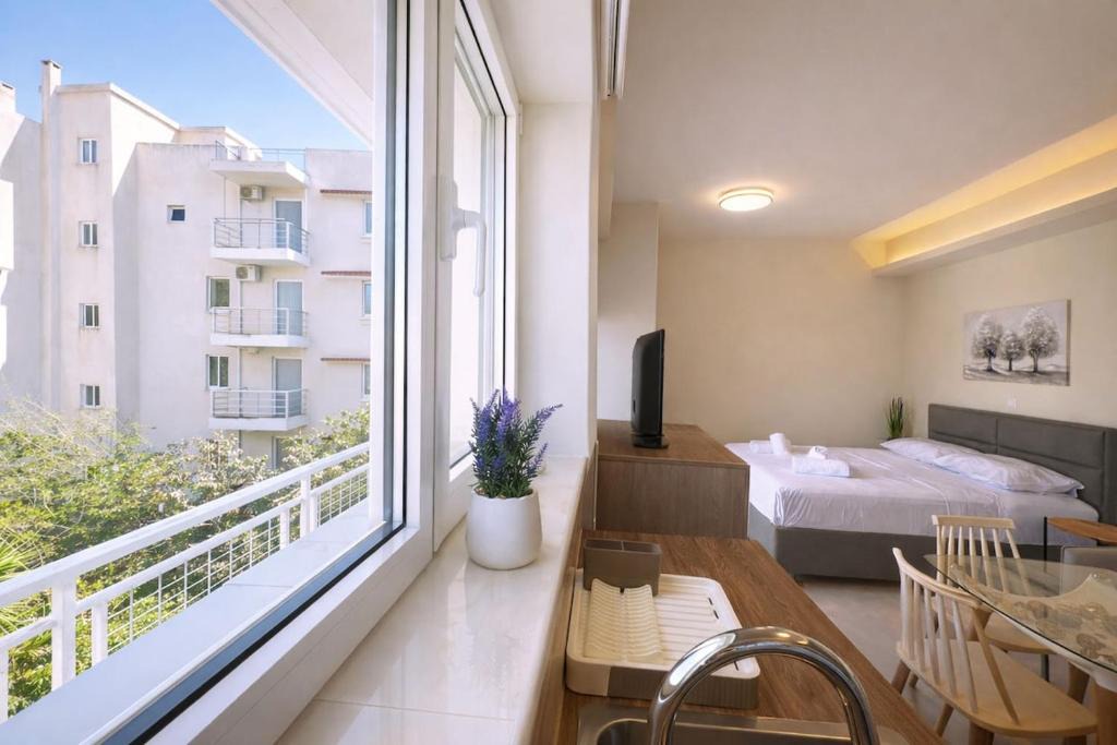 Irakleio Apartment | Sunny Minimal Studio Near Metro by ΜΡS