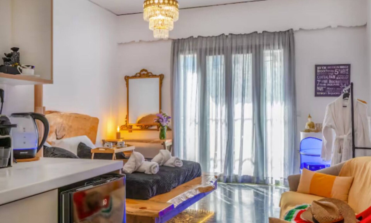 Old Town Rethymnon House | Sunny Palm Room Crete