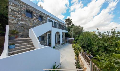 Zia House | Sunny Rock Apartments