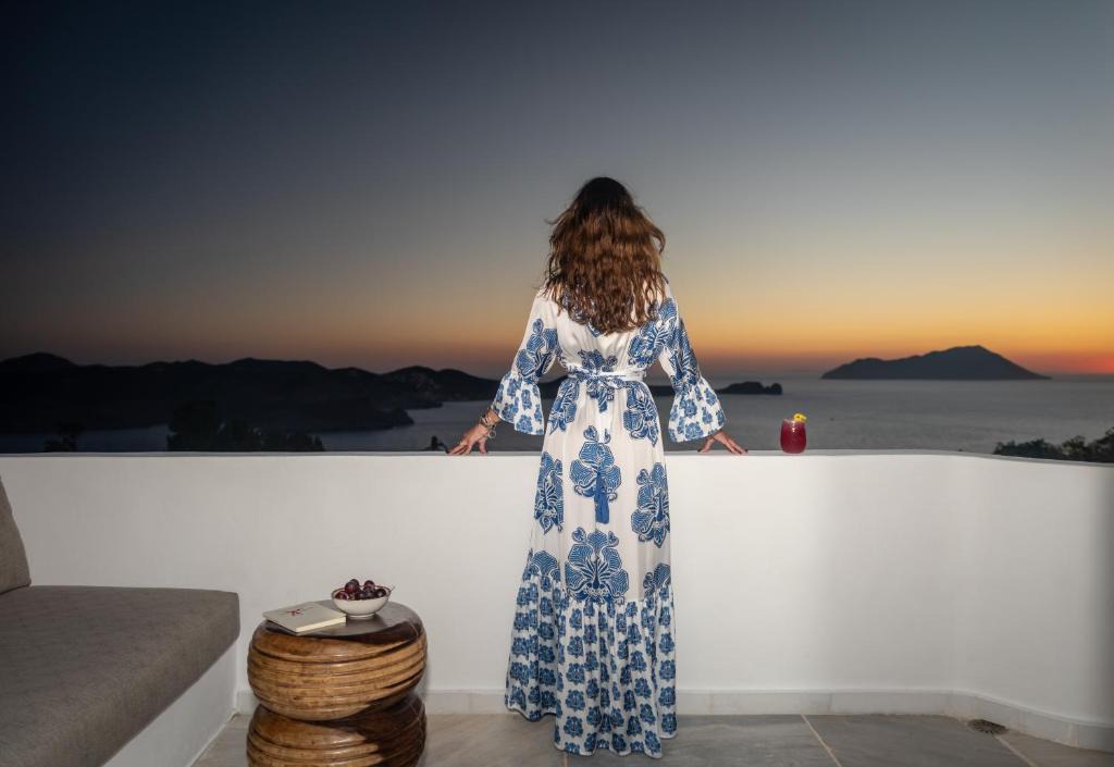Plaka Villa | Sunset Mansion