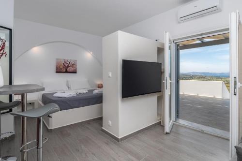Milos House | Sunset Village 3