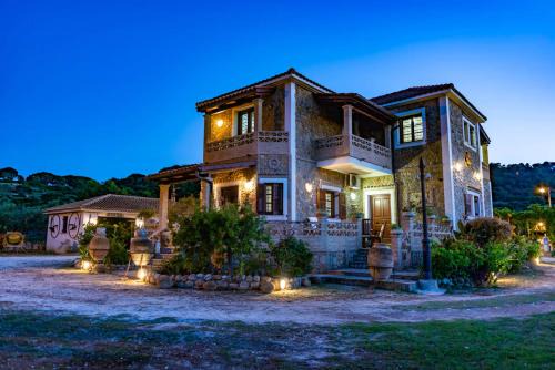 Ano Vasilikos House | Sunshine Villa