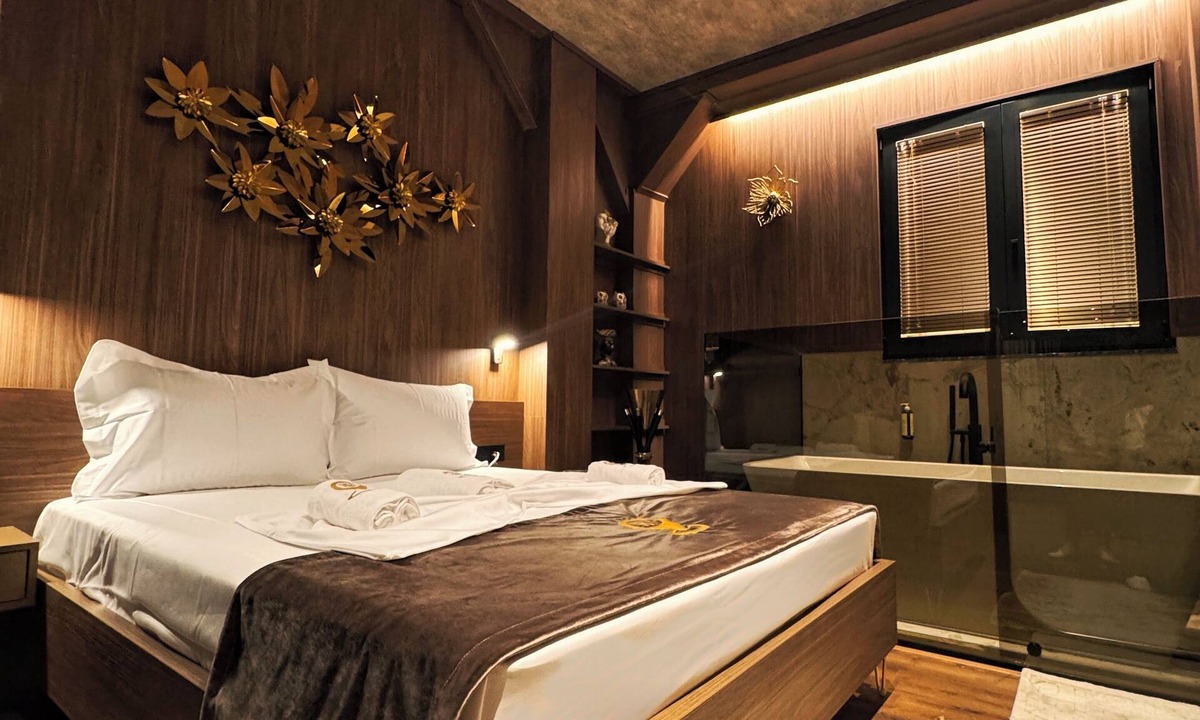 Tirana Hotel | The HH Point