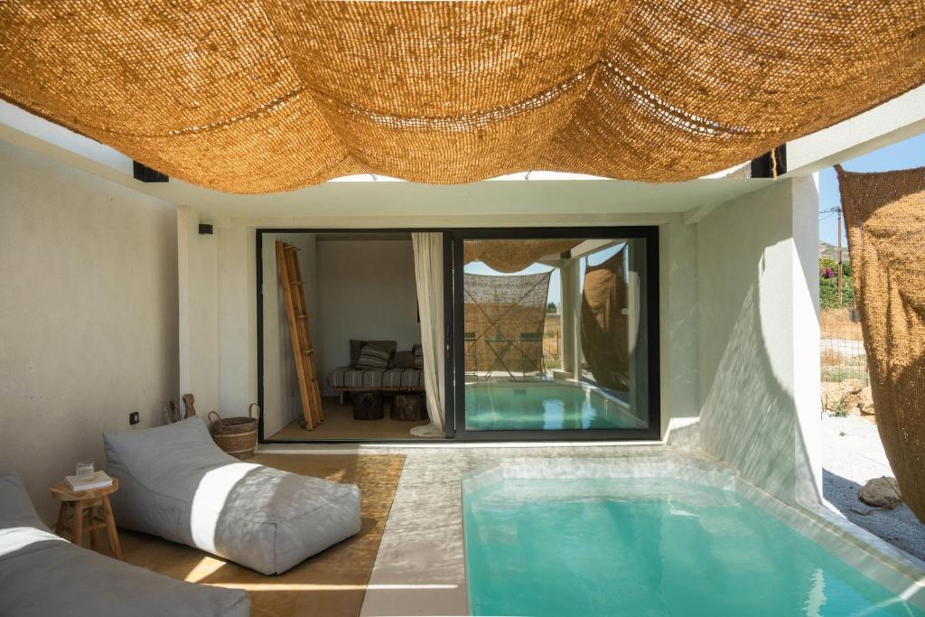 Skiros House | Theta Skyros