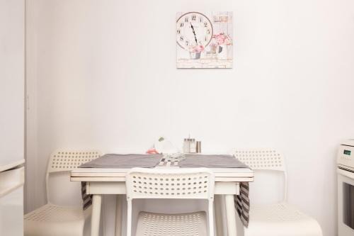 Mets Apartment | Top GroundFloor in Mets
