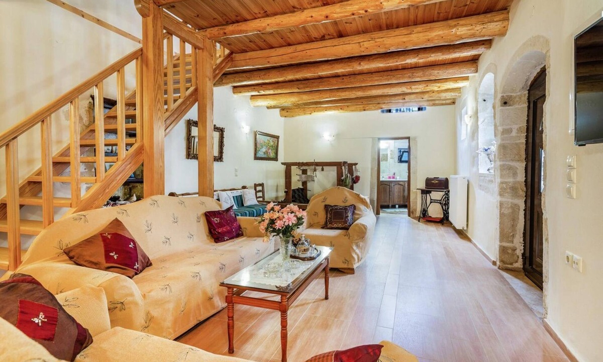 Tzitzifes House | Traditional Stone House Rafael