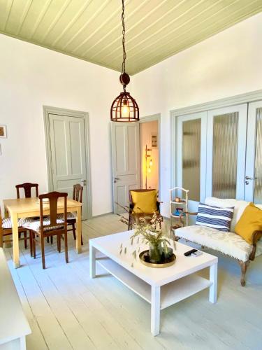 Pylos-Nestoras Apartment | Traditional Stone House in Chandrinos
