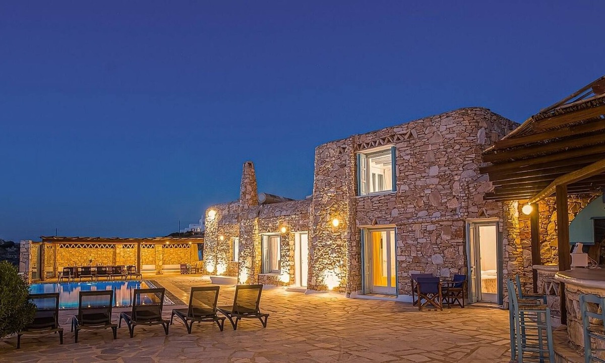 Agios Ioannis Apartment | Traditionally Styled Maisonette with A/C, Communal Terrace, Salt-Water Pool & Sea/Sunset Views!