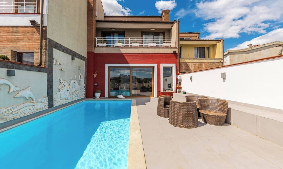 Tirana Villa | Tranquility Villa with Pool | Private Garden & BBQ by PikHost