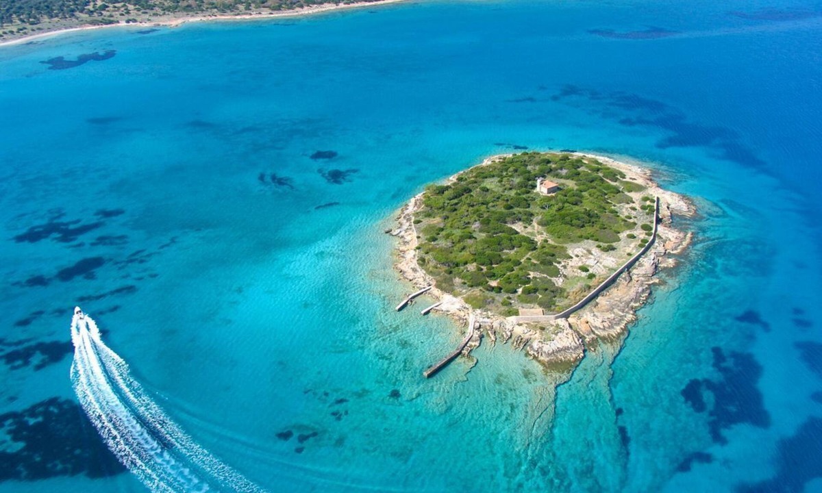 Karystos Villa | Treasure Island - Ten Bedroom Villa, Sleeps 20