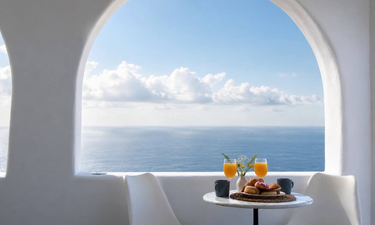 Vourvoulos Apartment | Two Gods Santorini Apollonas SeaView Jacuzzi Suite