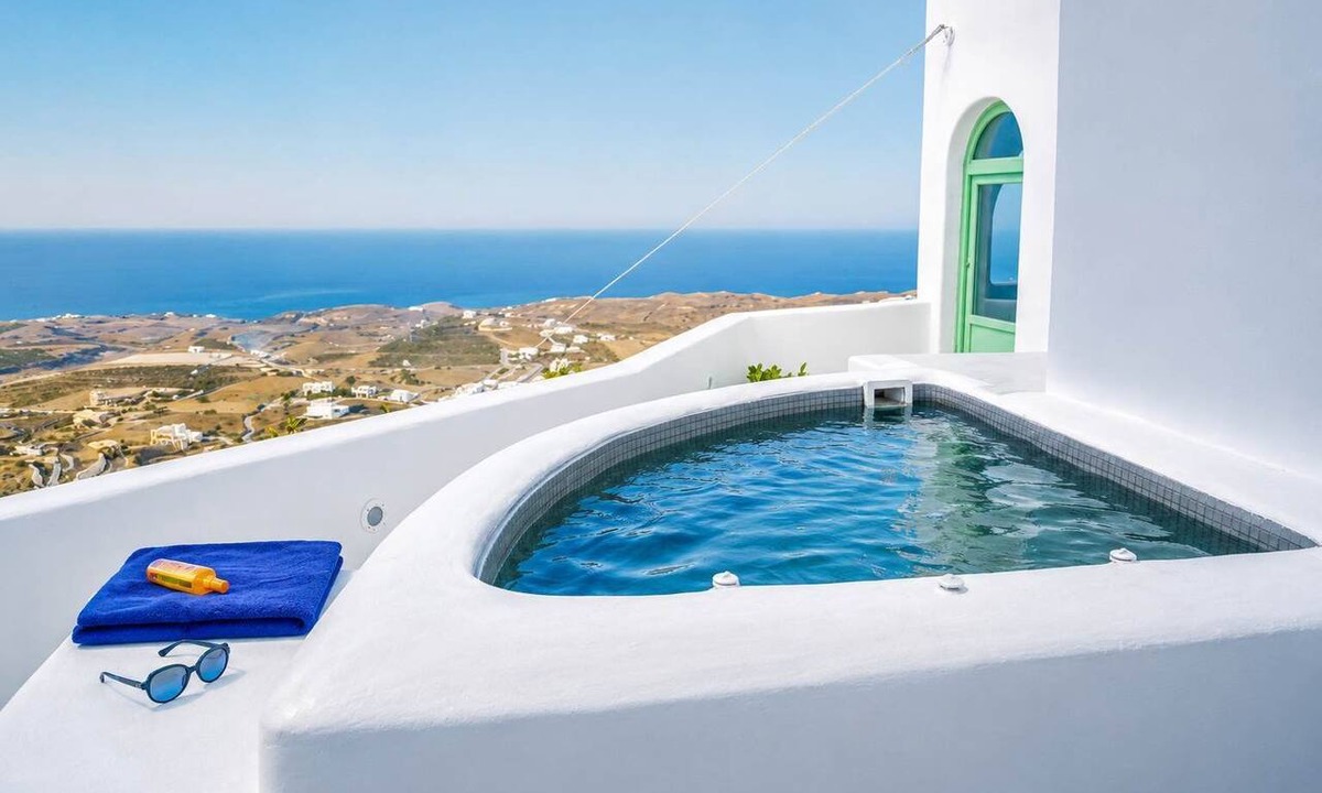 Vourvoulos Apartment | Two Gods Santorini Artemis SeaView Jacuzzi Suite