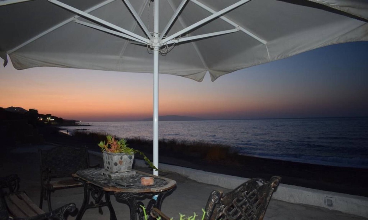Monolithos Apartment | Tzannis Cave House