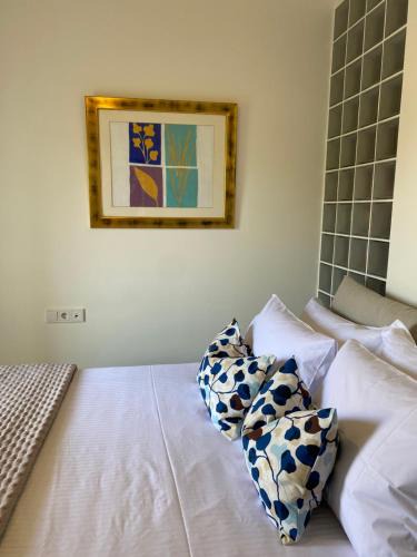 Dafni-Ymittos Apartment | Urban Garden Retreat, Acropolis View