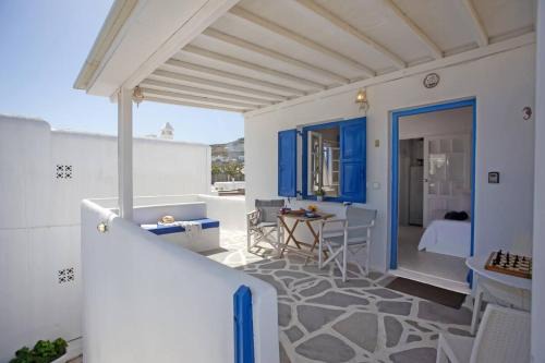 Ornos Apartment | Veranda STUDIO Ornos