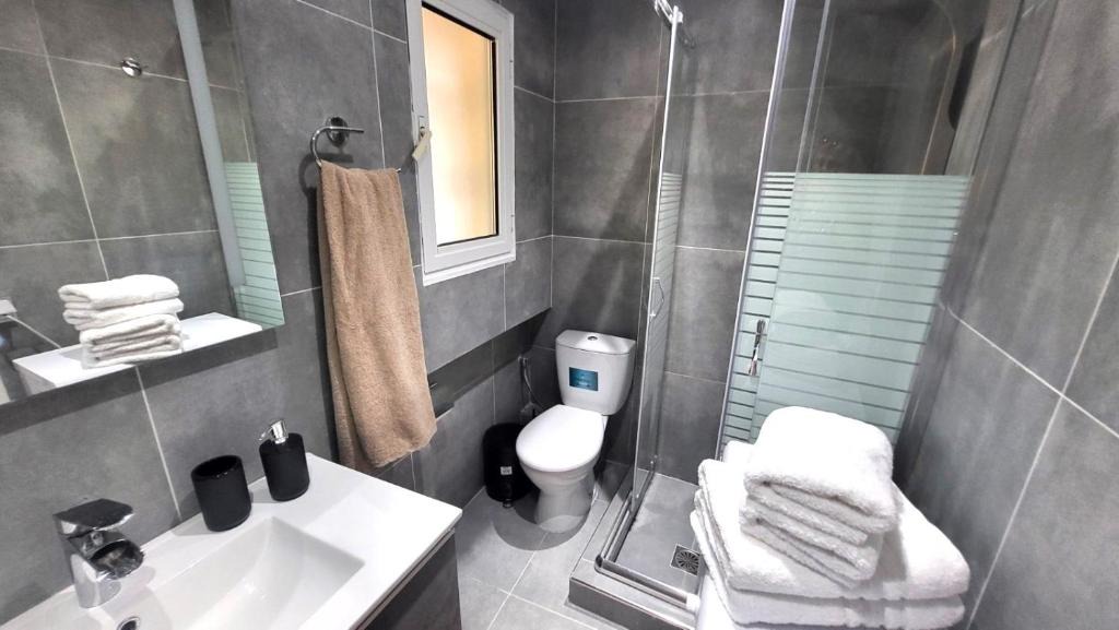 Lagonissi Apartment | Veta's Luxury apartment near the beach.