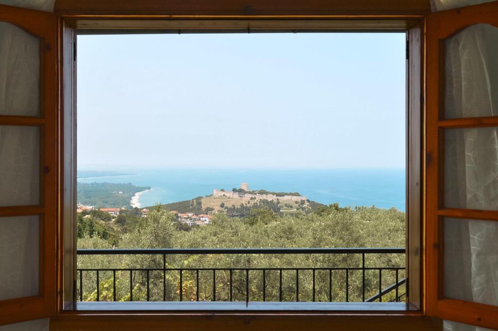 Anatolikos Olimpos Apartment | View of the Castle and the Sea 1