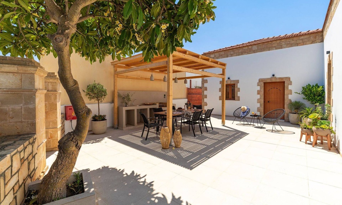 Kattavia Villa | Viila Alvireon, 1 Big House and 1 external Deluxe Studio, Furnished Terrace,.