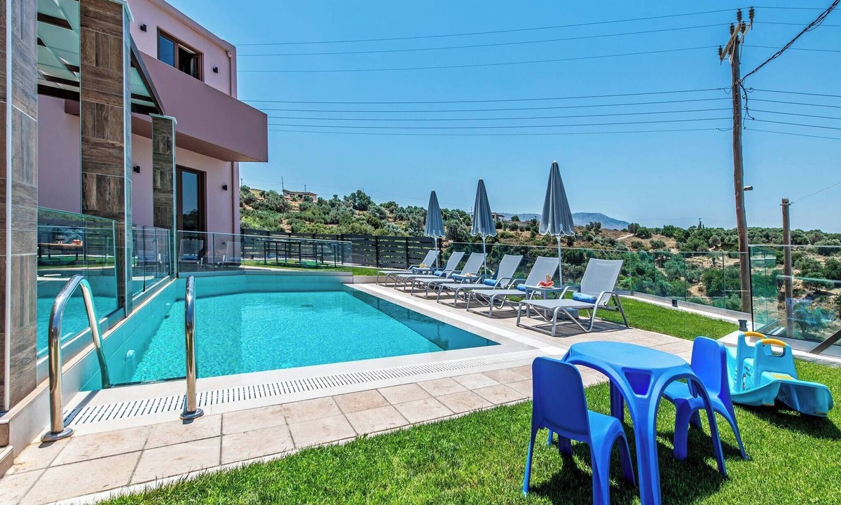 Dilofo Villa | Villa Anthi, with salted water pool,jacuzzi, BBQ!