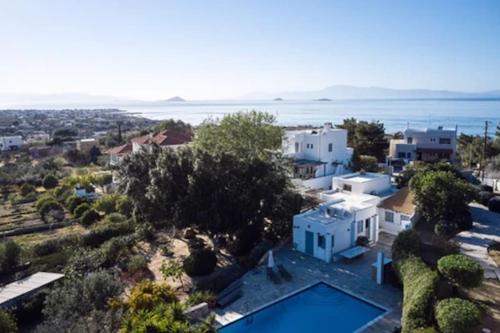 Aegina Town Villa | Villa Calypso, idyllique villa avec piscine et vue mer