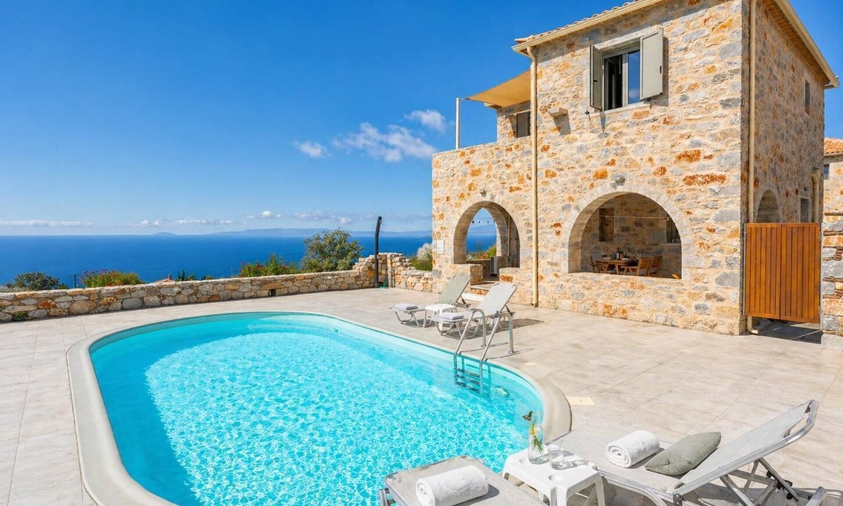 Lefktron Villa | Villa Dioni Ena - Two Bedroom Villa, Sleeps 4