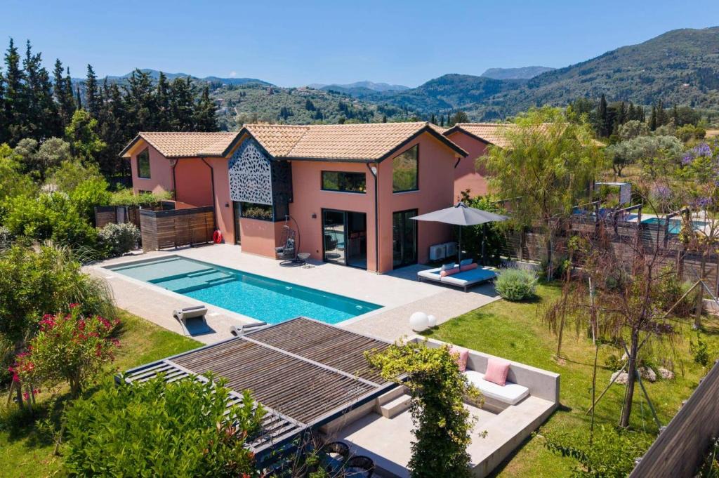 Lygia Villa | Villa Fire by Villa Plus
