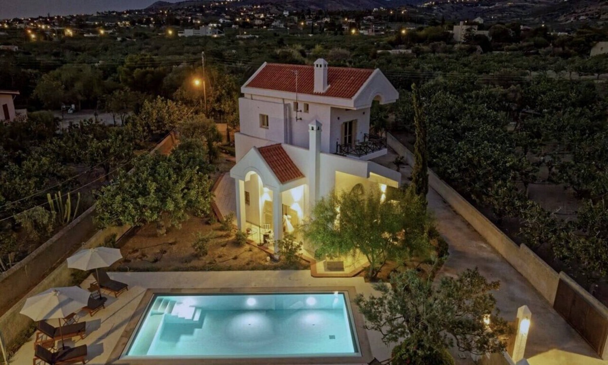 Aegina Apartment | Villa for up to 12 guests in the heart of Aegina pistachio fields.