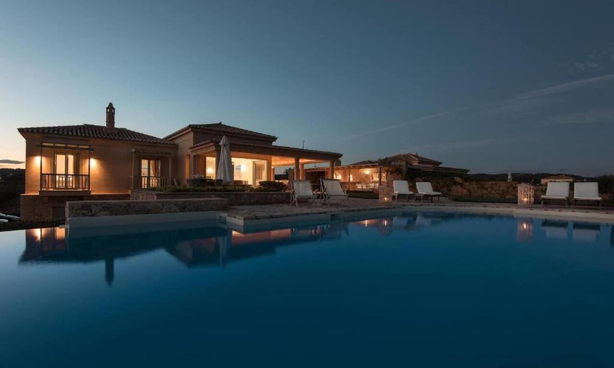 Kilada Villa | Villa in Peloponnese with Beach & Pool