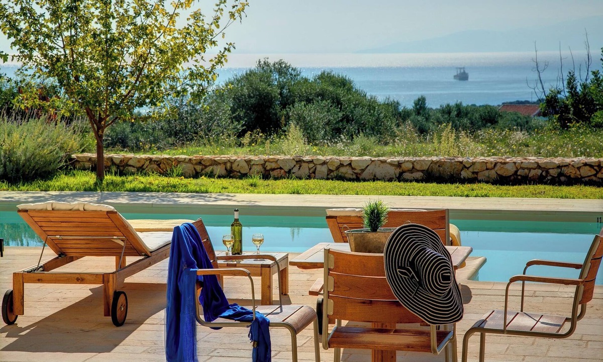 Karavados Villa | Villa 'Ippokampos Ideales Resort' with Sea View, Wi-Fi and Air Conditioning