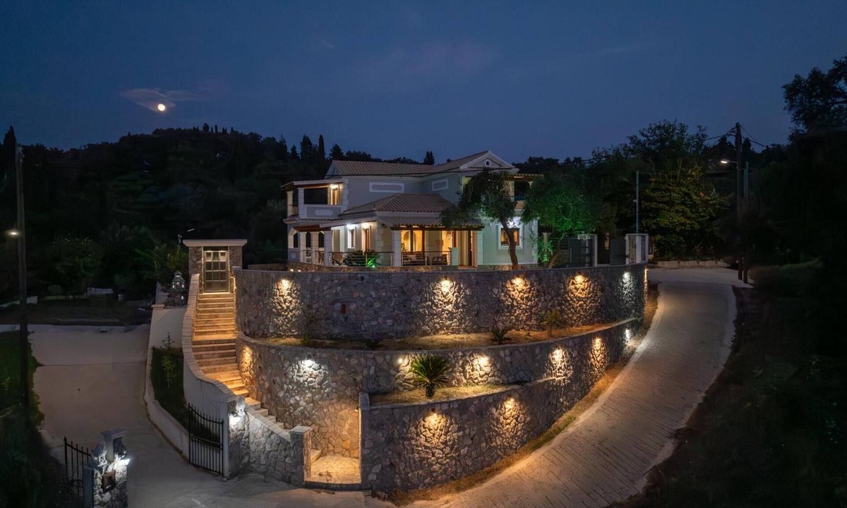Peroulades Villa | Villa Logas Hill with Panoramic Sea Views, Wi-Fi and Air Conditioning