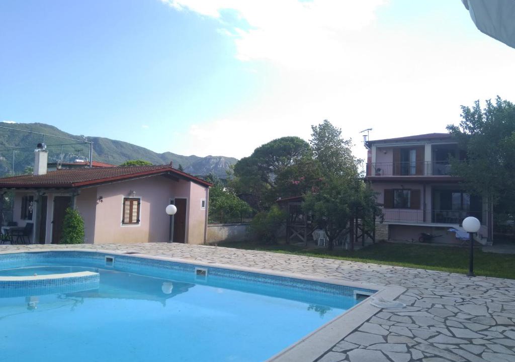 Molos-Agios Konstantinos Villa | Villa Marinos - συγκρότημα με πισίνα, γήπεδο, τζακούζι, μπαρ, ψησταριά