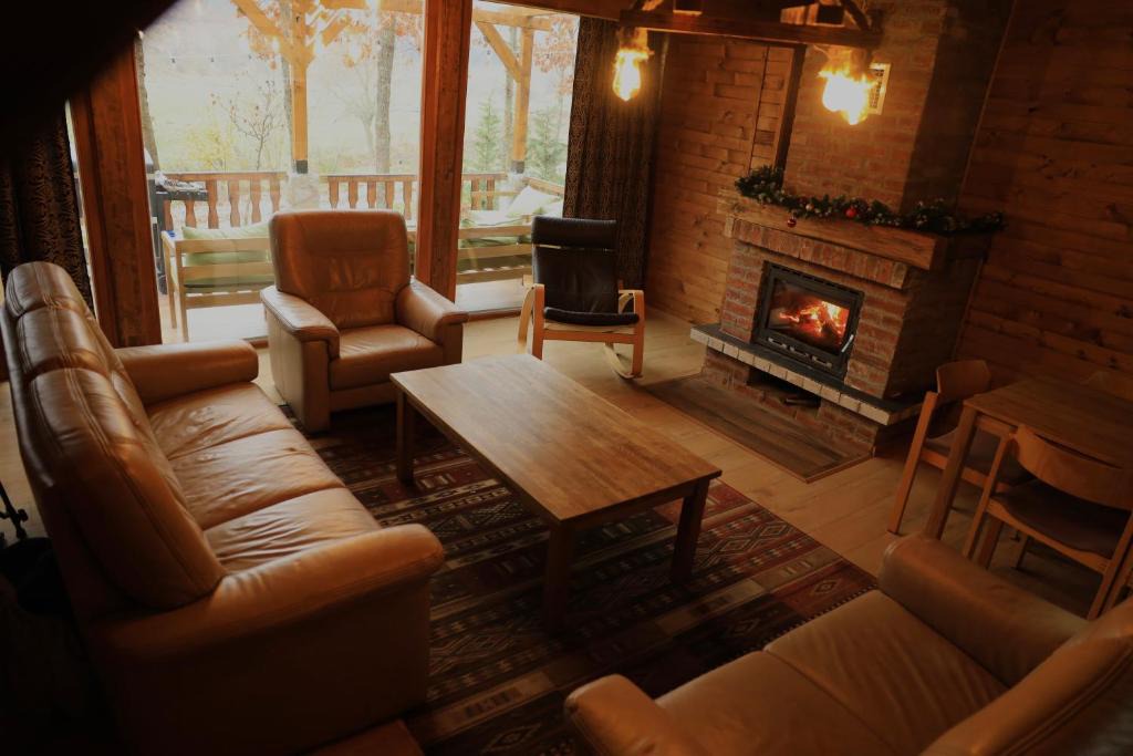 Llapashticë e Epërme Villa | Villa n'Mal