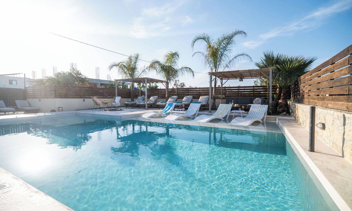 Paralia Kourna Villa | Villa Olympia- Large villa perfect for groups