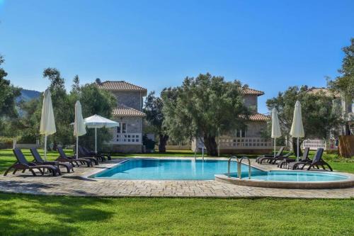 Frinion Villa | Villa *ONEIRO*/5 min from town and sea/Mountain view