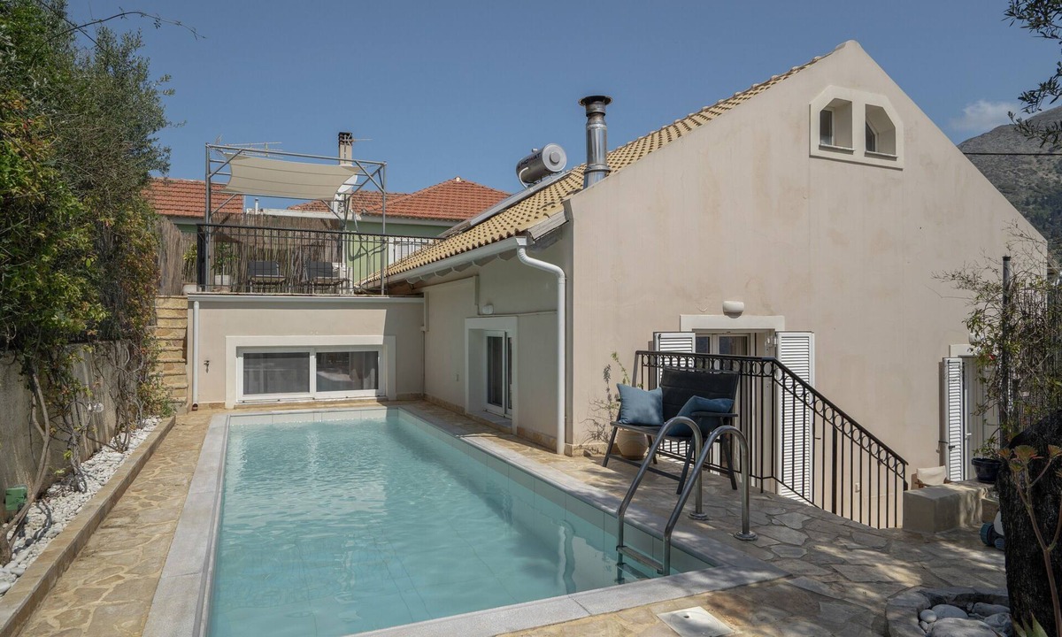 Divarata Villa | Villa 'Pilali' with Sea View, Wi-Fi and Air Conditioning