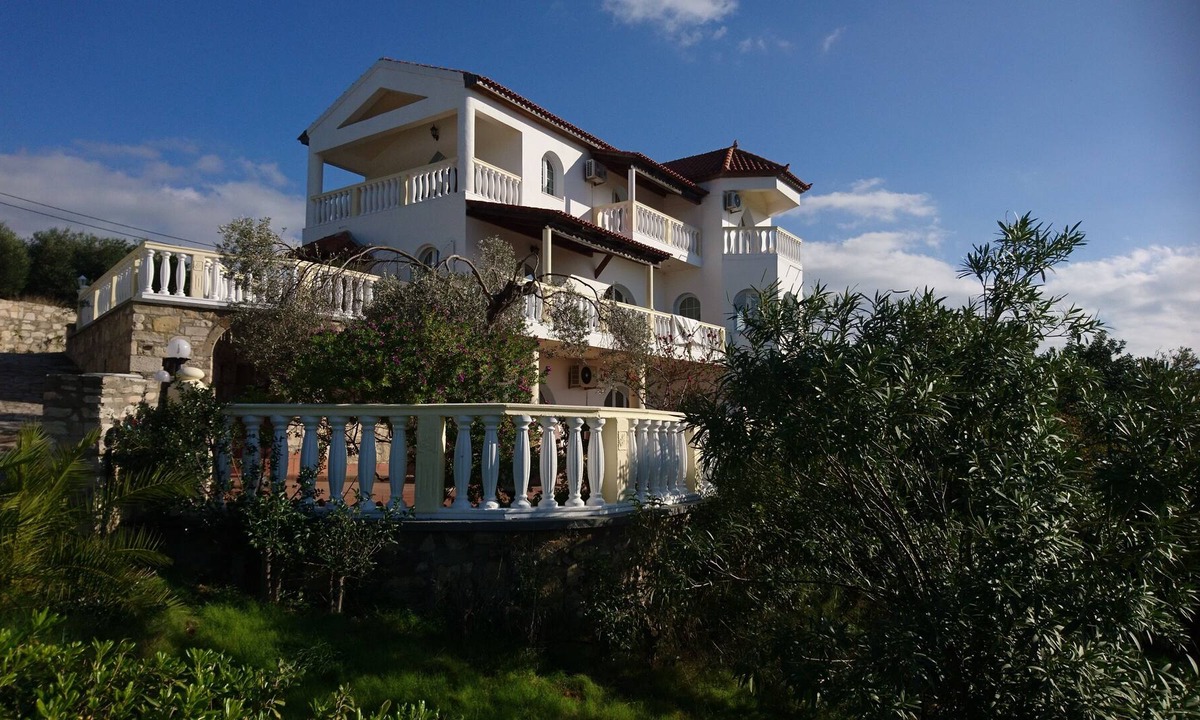 Pitsidia Villa | Villa Sarah The Queen of the Valley on over 5,000m2