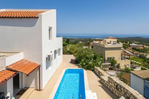 Kournas Villa | Villa Views with Private Pool & Sea Horizon